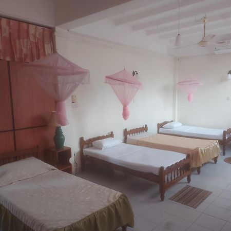 Hotel Shalini Anuradhapura Zimmer foto