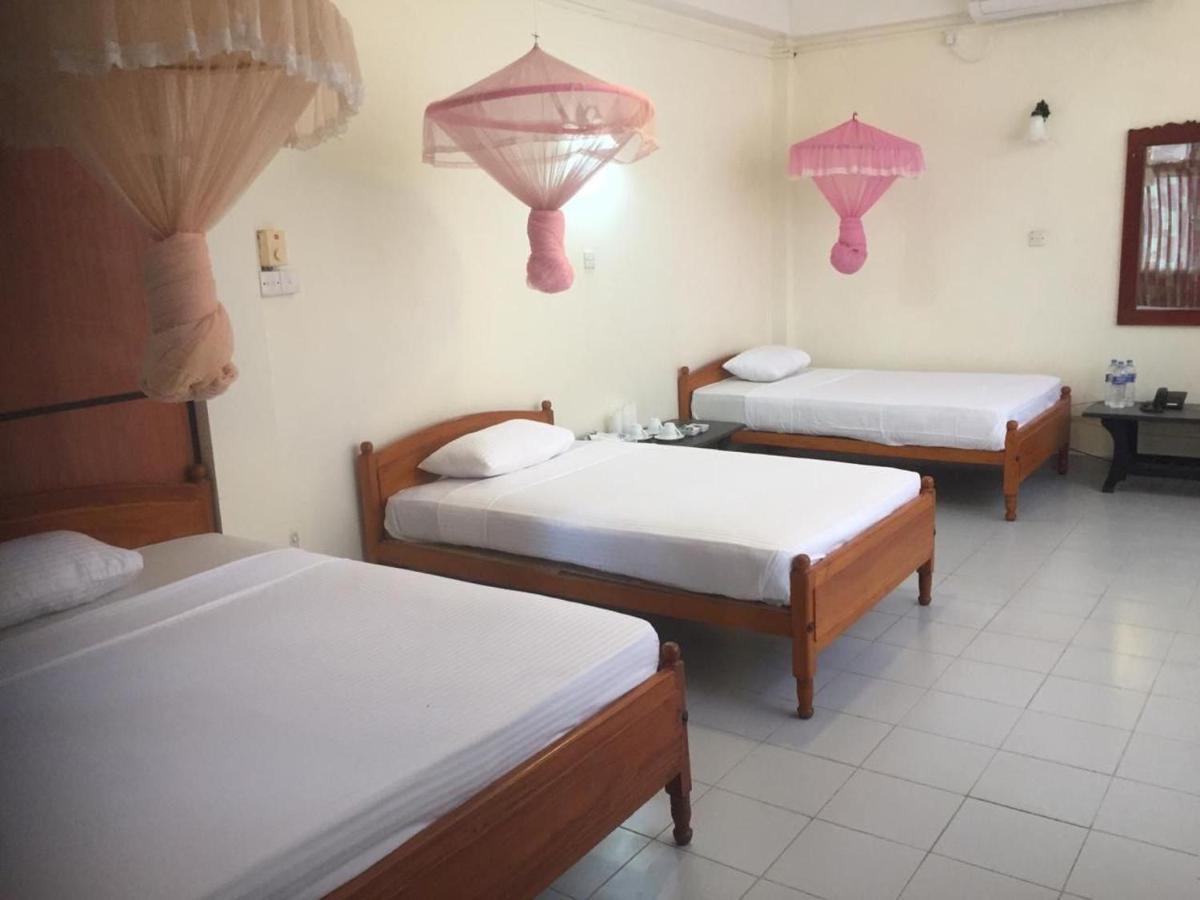 Hotel Shalini Anuradhapura Exterior foto