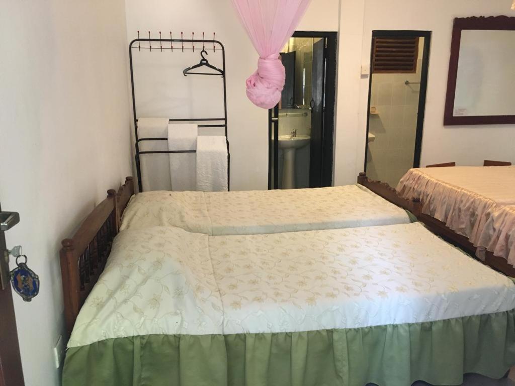 Hotel Shalini Anuradhapura Zimmer foto