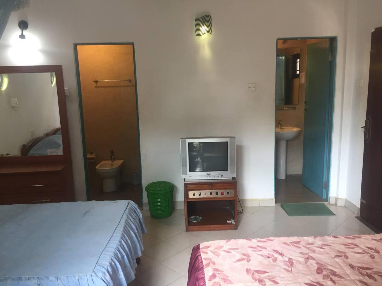 Hotel Shalini Anuradhapura Zimmer foto