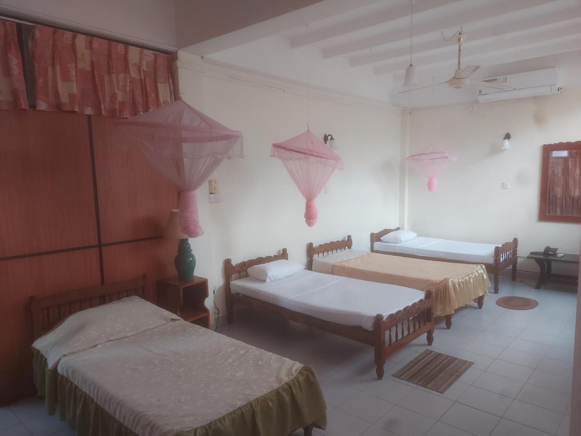 Hotel Shalini Anuradhapura Zimmer foto